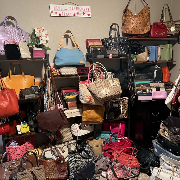 Nene’s Unlisted As Is Bags and Wallets sold as-is - Picture 4 of 9